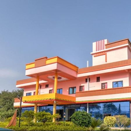 Hotel Nisarg Lodging And Restaurant 아우랑가바드 외부 사진