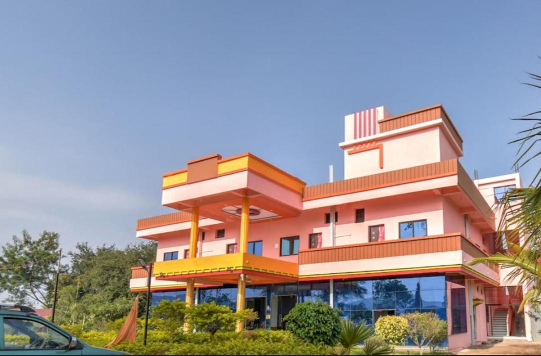 Hotel Nisarg Lodging And Restaurant 아우랑가바드 외부 사진