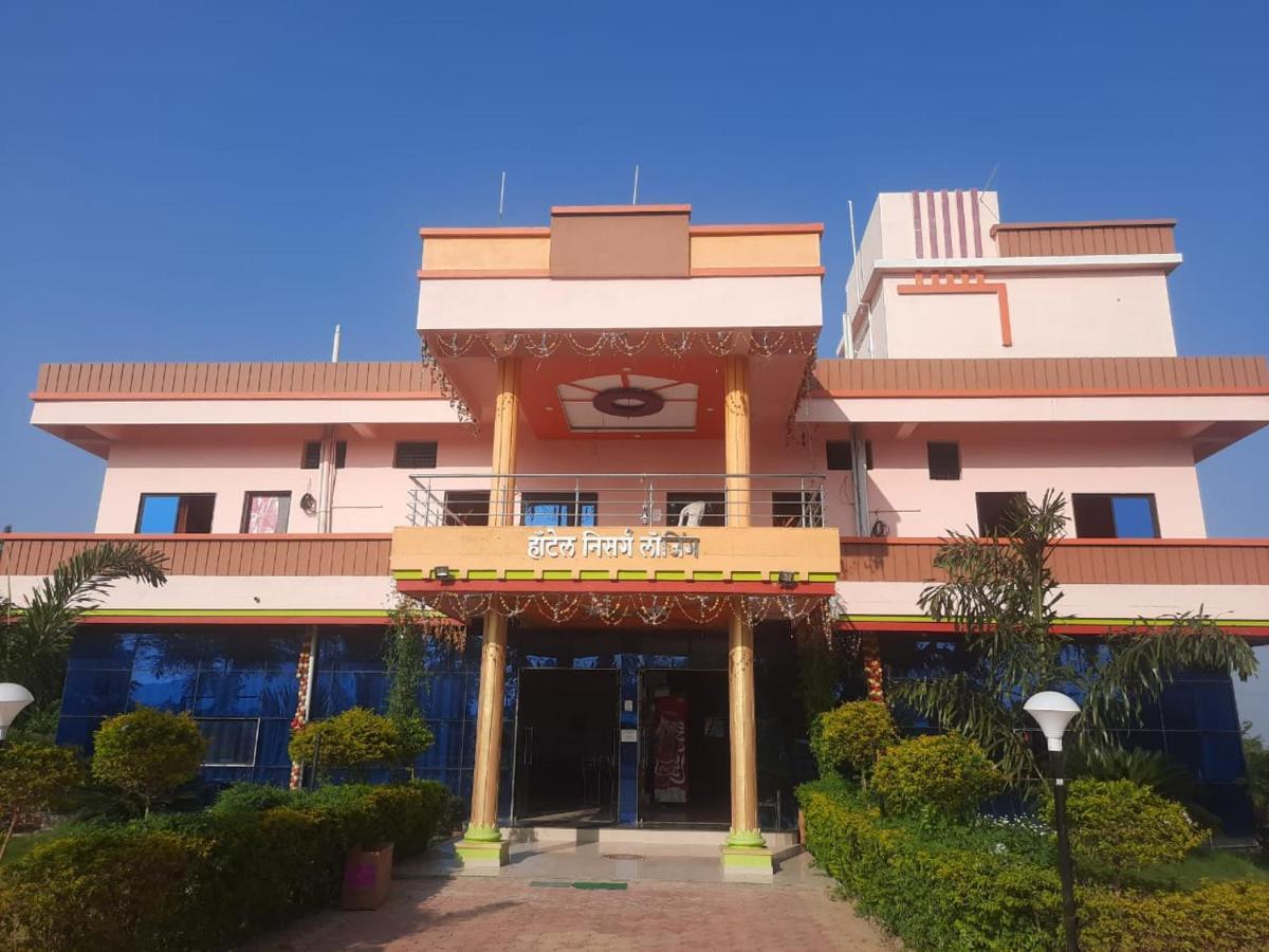 Hotel Nisarg Lodging And Restaurant 아우랑가바드 외부 사진