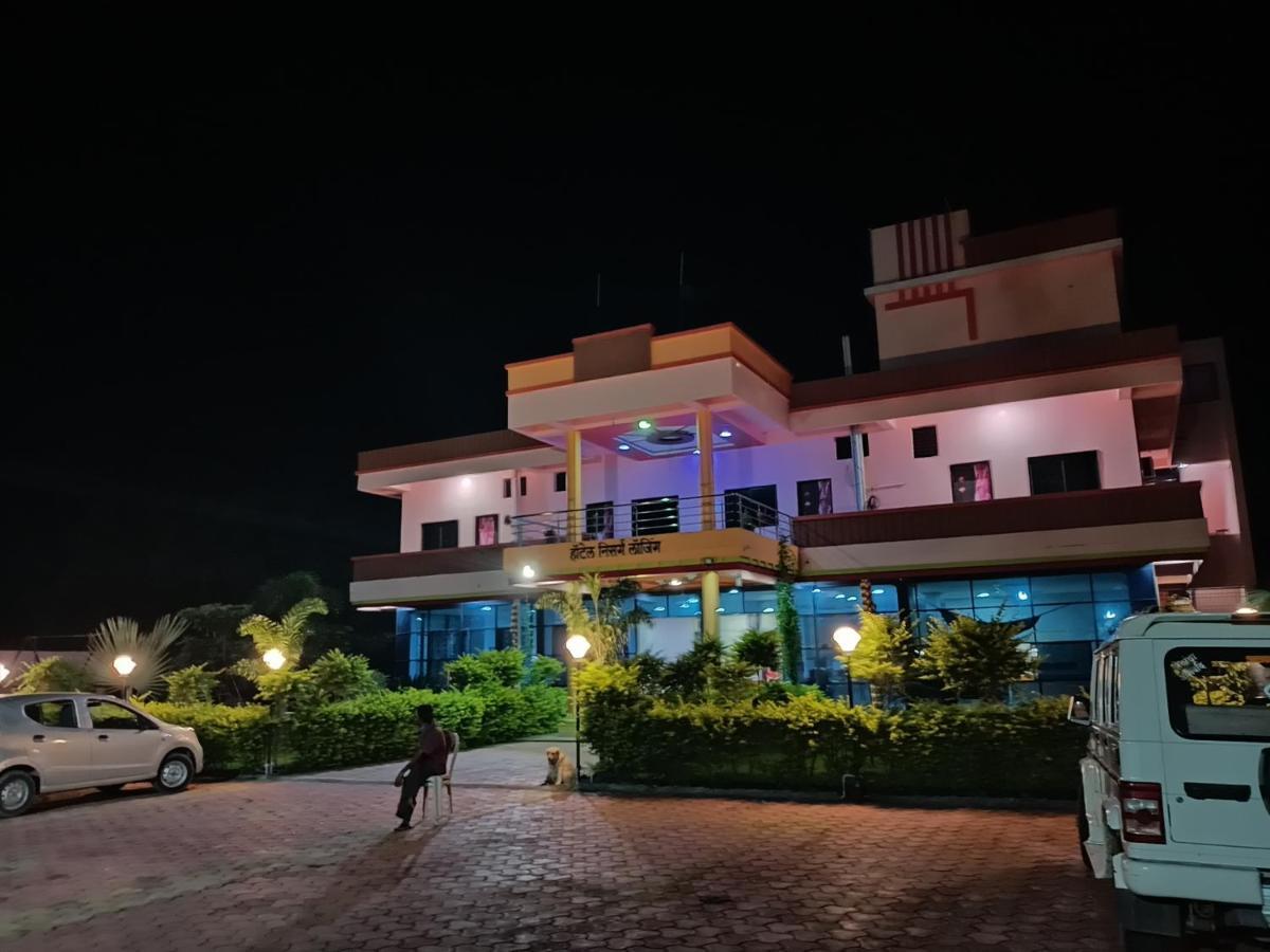 Hotel Nisarg Lodging And Restaurant 아우랑가바드 외부 사진