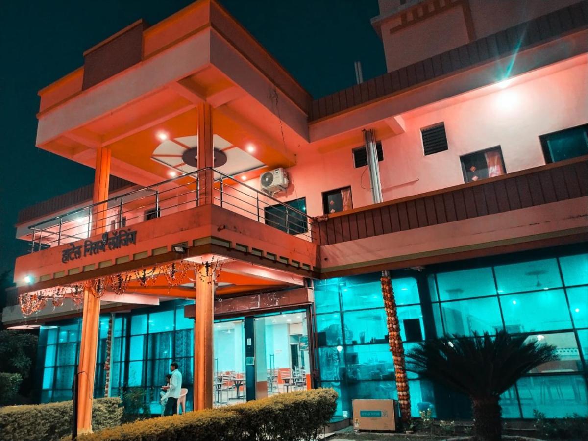Hotel Nisarg Lodging And Restaurant 아우랑가바드 외부 사진