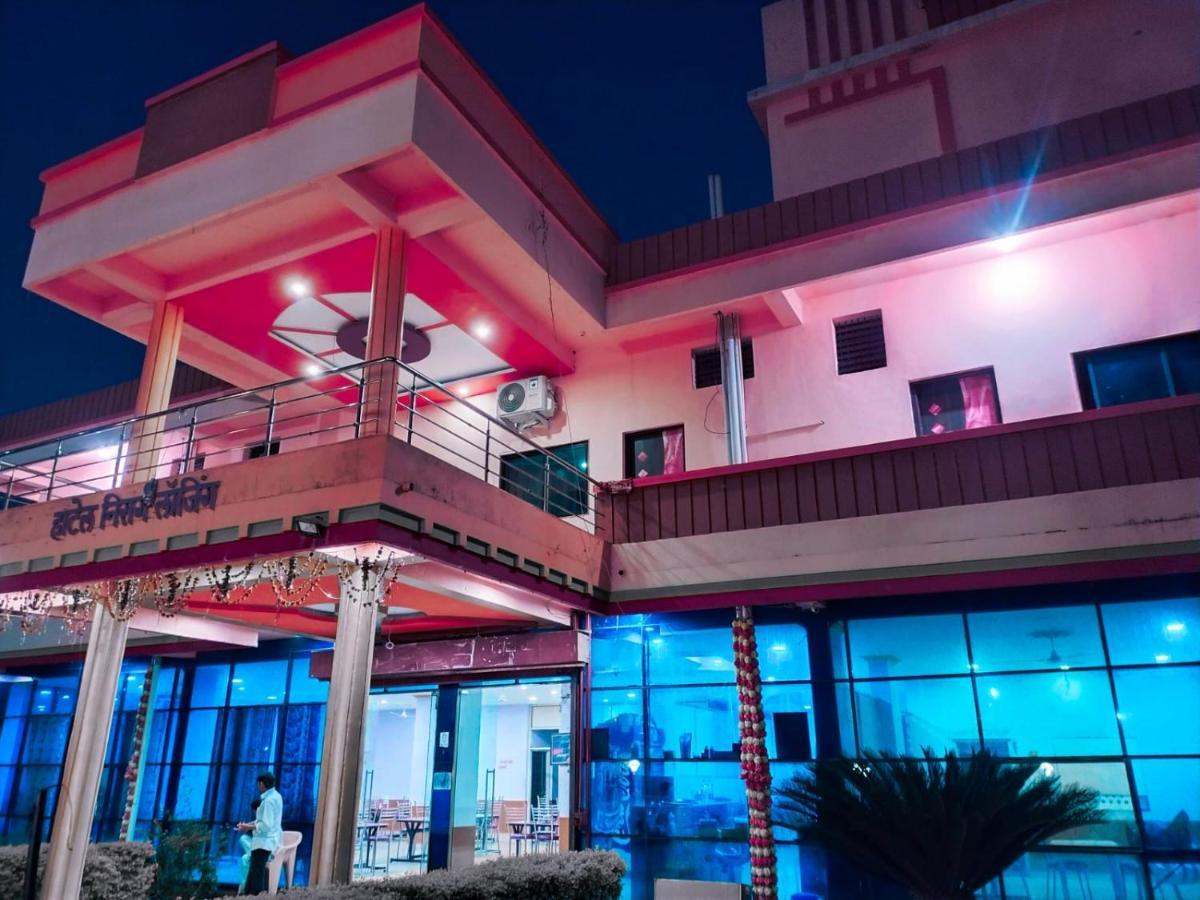 Hotel Nisarg Lodging And Restaurant 아우랑가바드 외부 사진