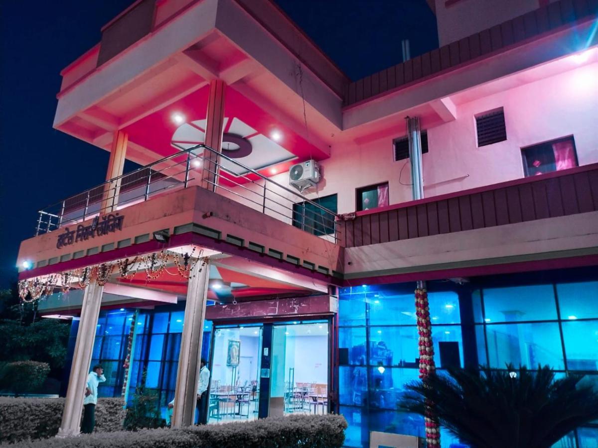 Hotel Nisarg Lodging And Restaurant 아우랑가바드 외부 사진