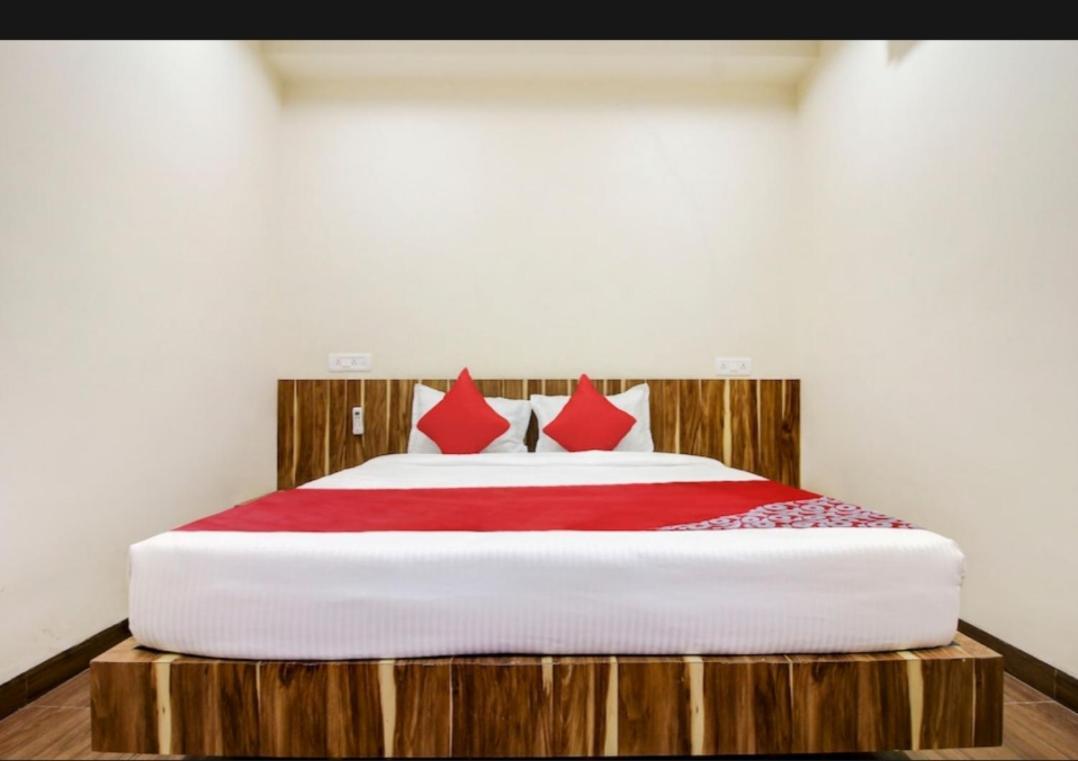 Hotel Nisarg Lodging And Restaurant 아우랑가바드 외부 사진